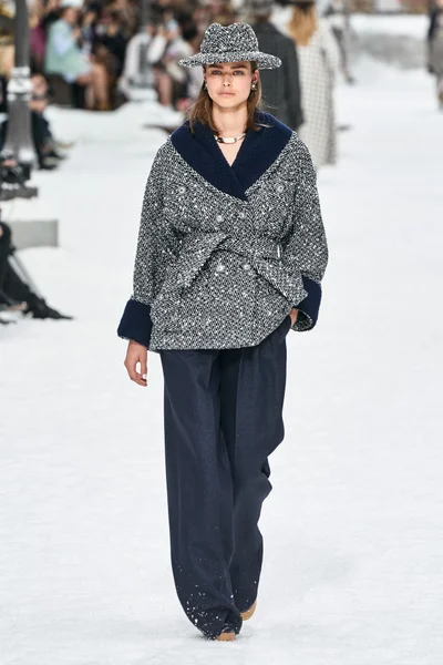 Look 11